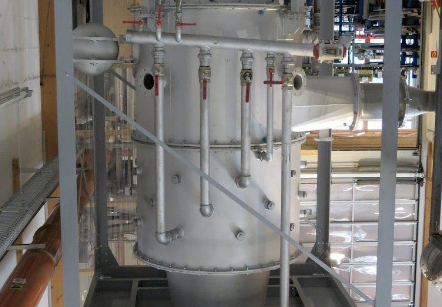Originalfoto-eines-Reaktors