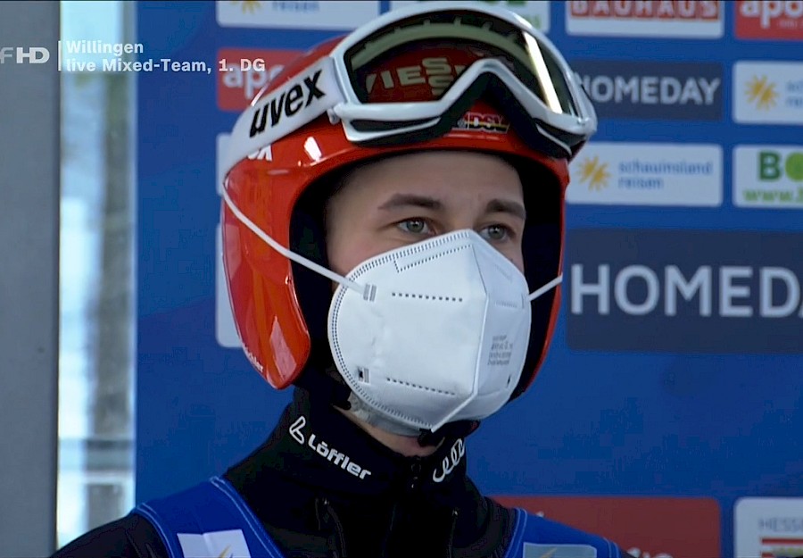 FIS Skisprung Worldcup in Willingen Interview mit Bode Werbung im Hintergrund