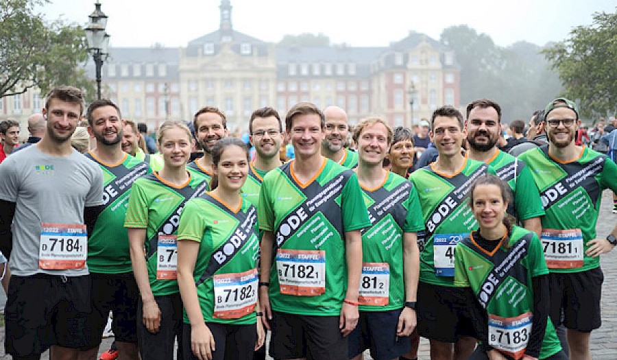 Gruppenfoto des Bode Teams beim Marathon
