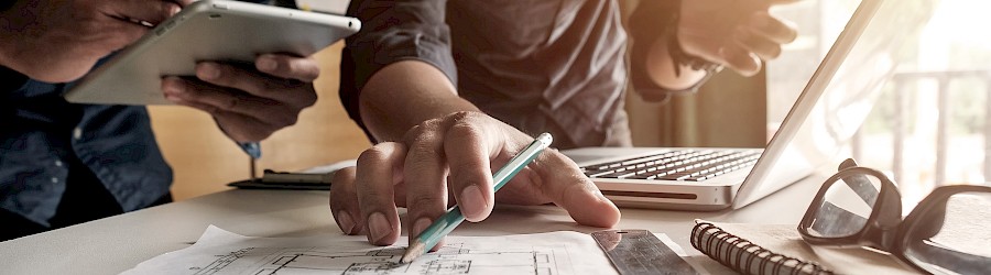 Beratungsgespräch mit einem Bauingenieur
