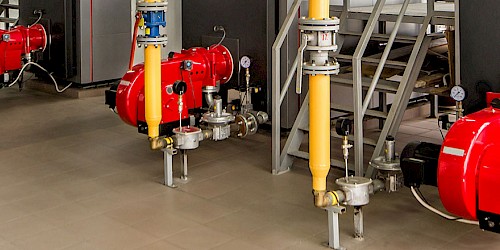 Anlagen in einer Industriehalle