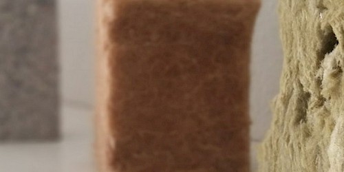 Dämmstoffe für Anlagen auf einem Regal